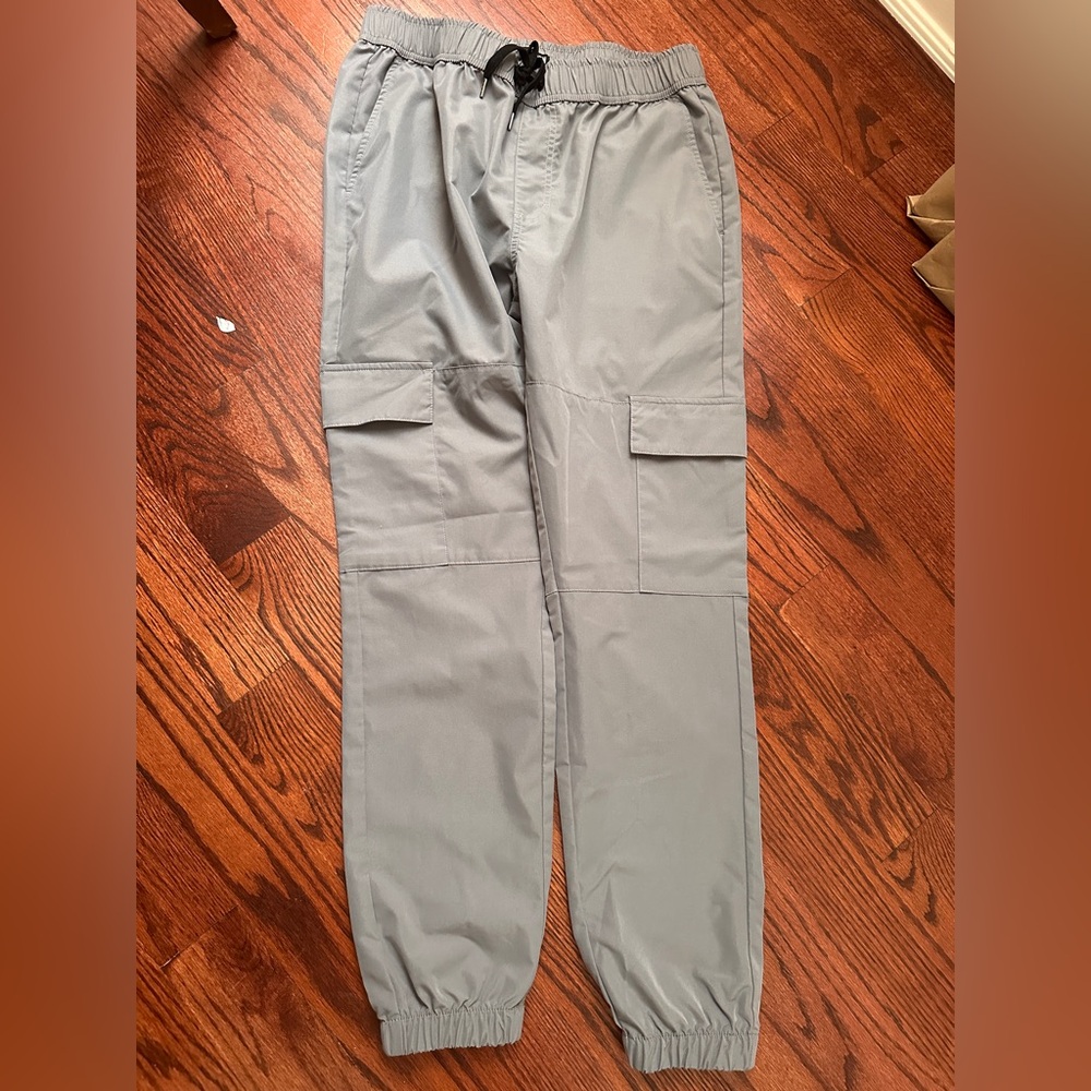 Gray Men's long Pants size L New condition.